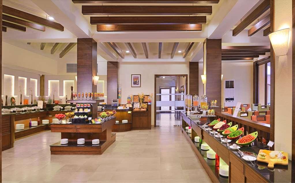 Country Inn & Suites By Radisson, Goa Кандолим Ресторан фото