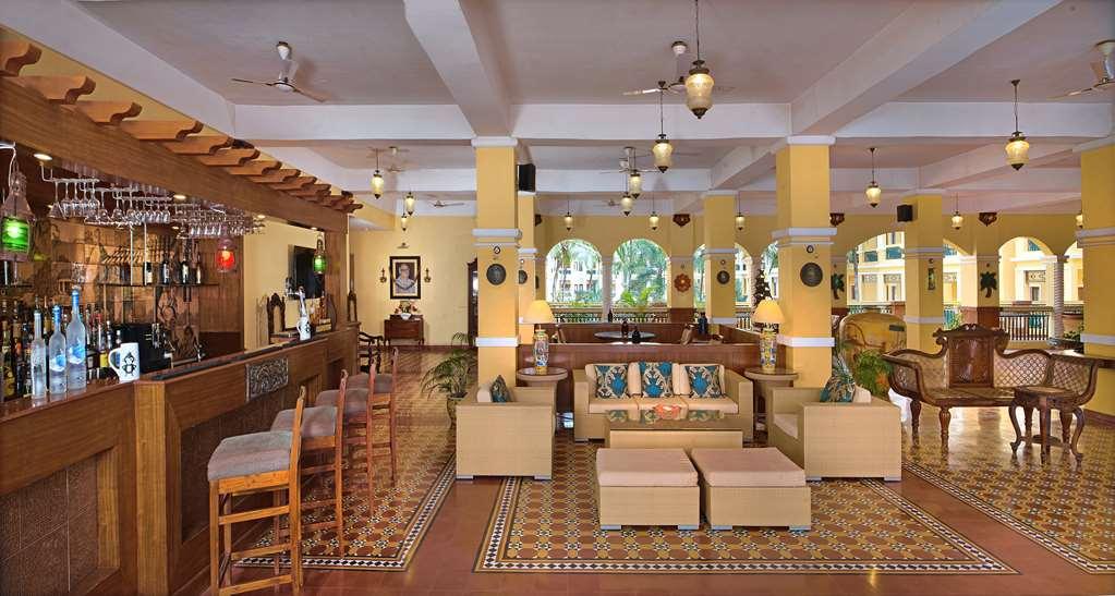 Country Inn & Suites By Radisson, Goa Кандолим Ресторан фото