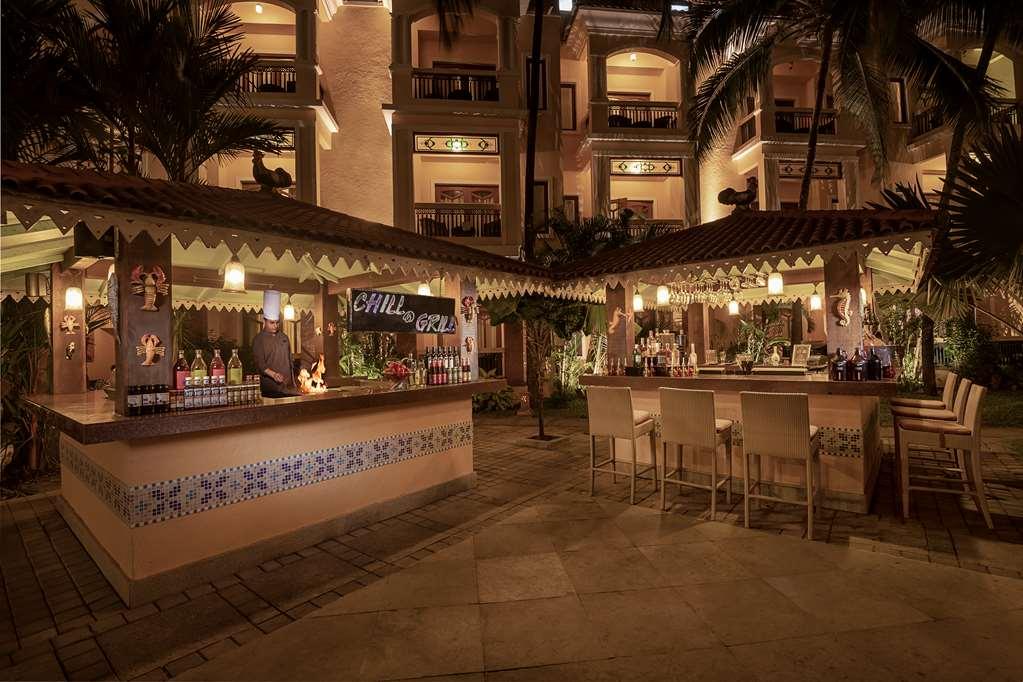 Country Inn & Suites By Radisson, Goa Кандолим Ресторан фото